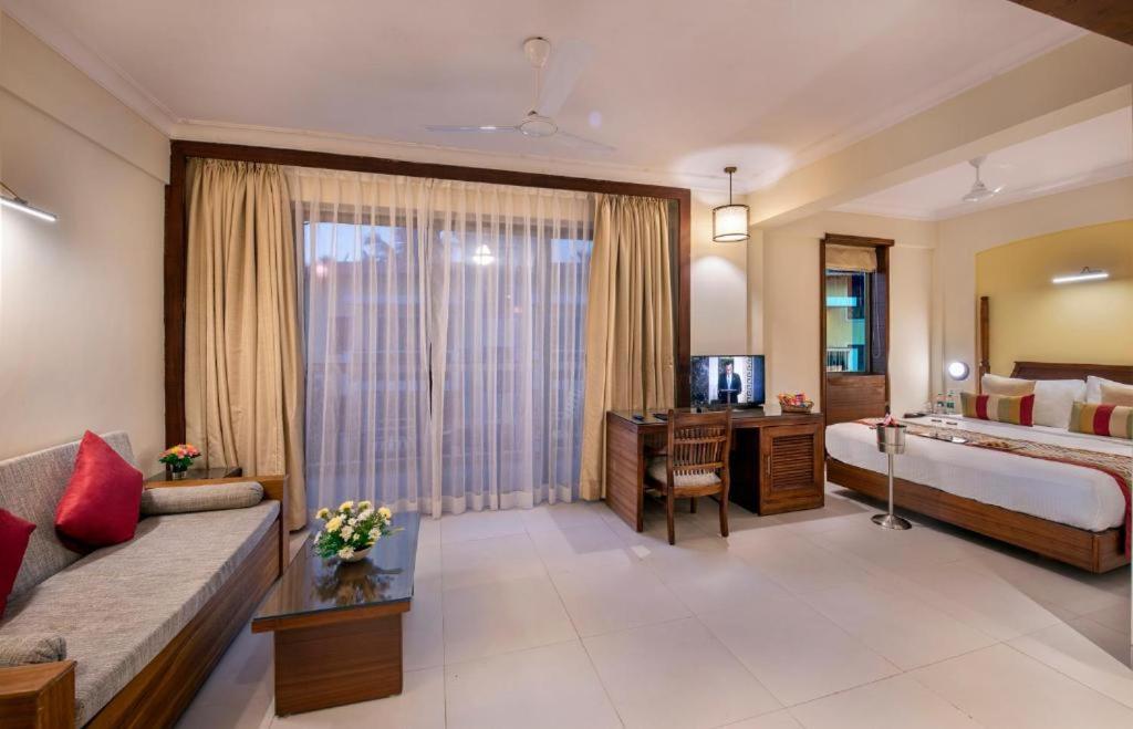 Sea Breeze Max Resort & Spa Маргао Экстерьер фото