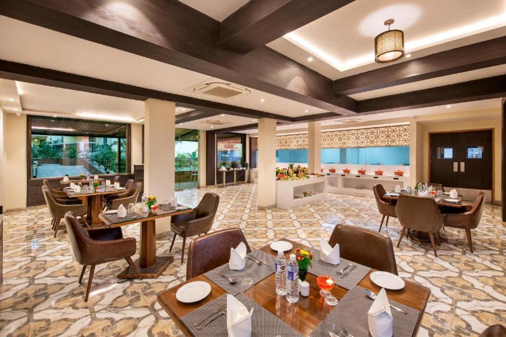 Sea Breeze Max Resort & Spa Маргао Экстерьер фото