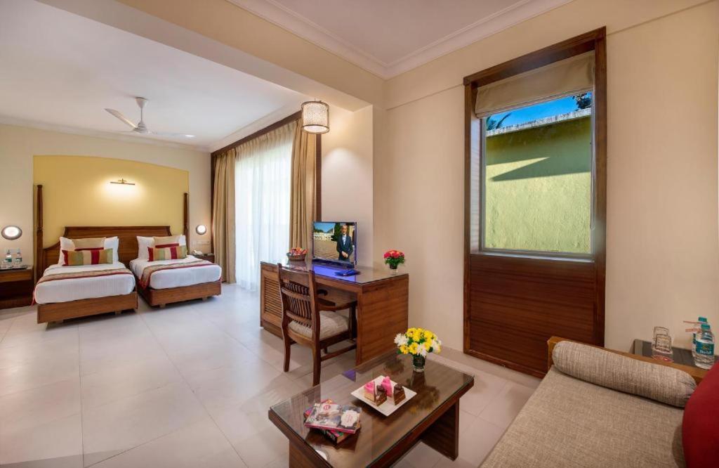 Sea Breeze Max Resort & Spa Маргао Экстерьер фото
