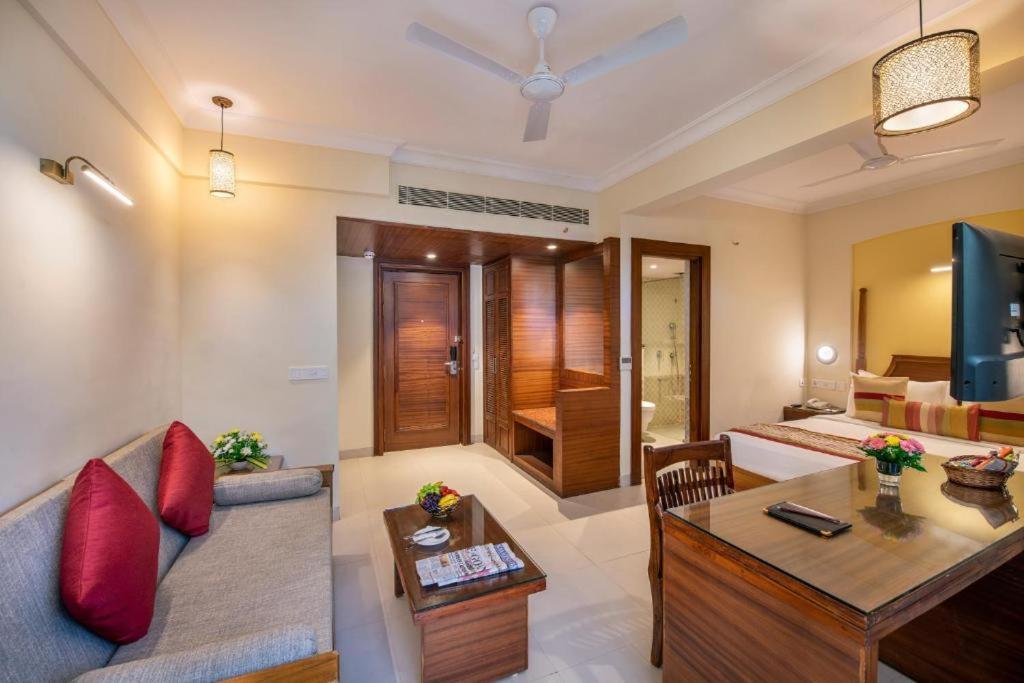 Sea Breeze Max Resort & Spa Маргао Экстерьер фото